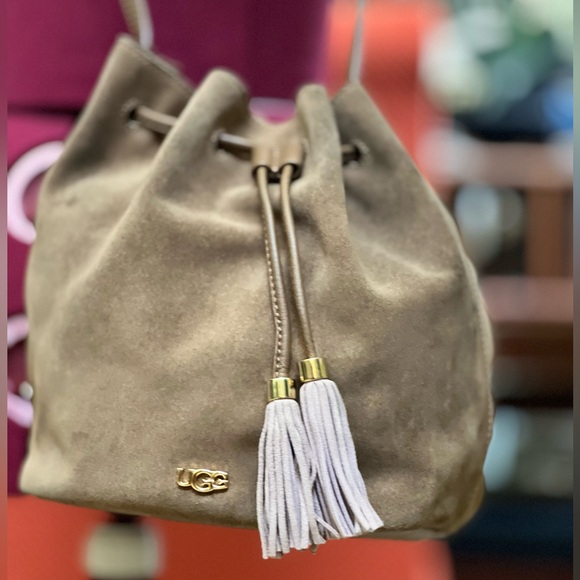 UGG Australia RAE Bucket bag small. Pre loved condition. - Picture 3 of 11